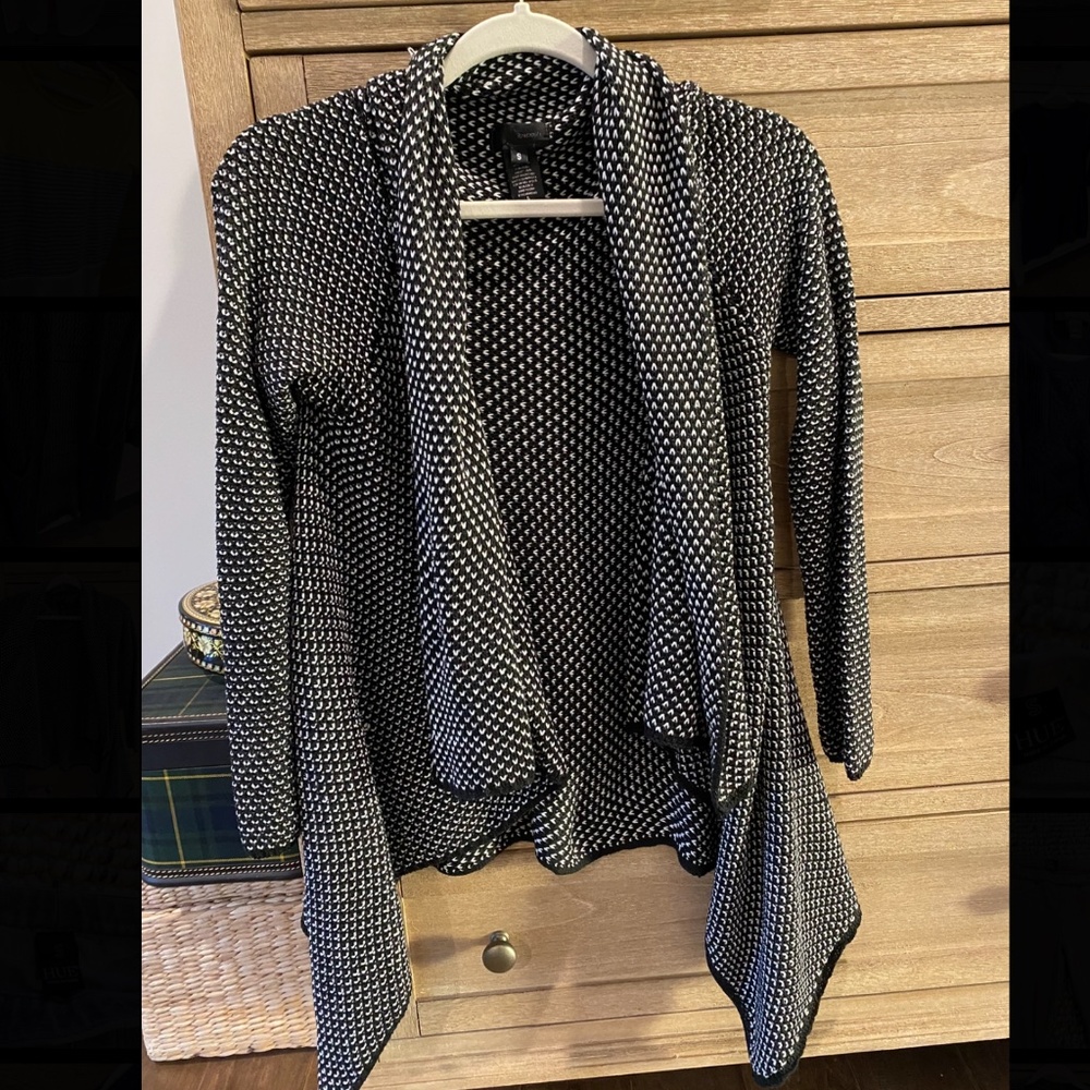 Black and white asymmetrical hem cardigan